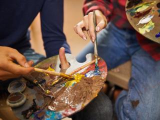 العلاقات من الظل للنور